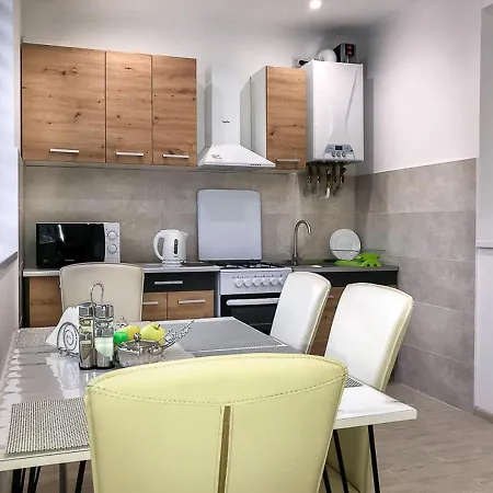 центр посуточно новая двухуровневая Da Luisa Appartement
